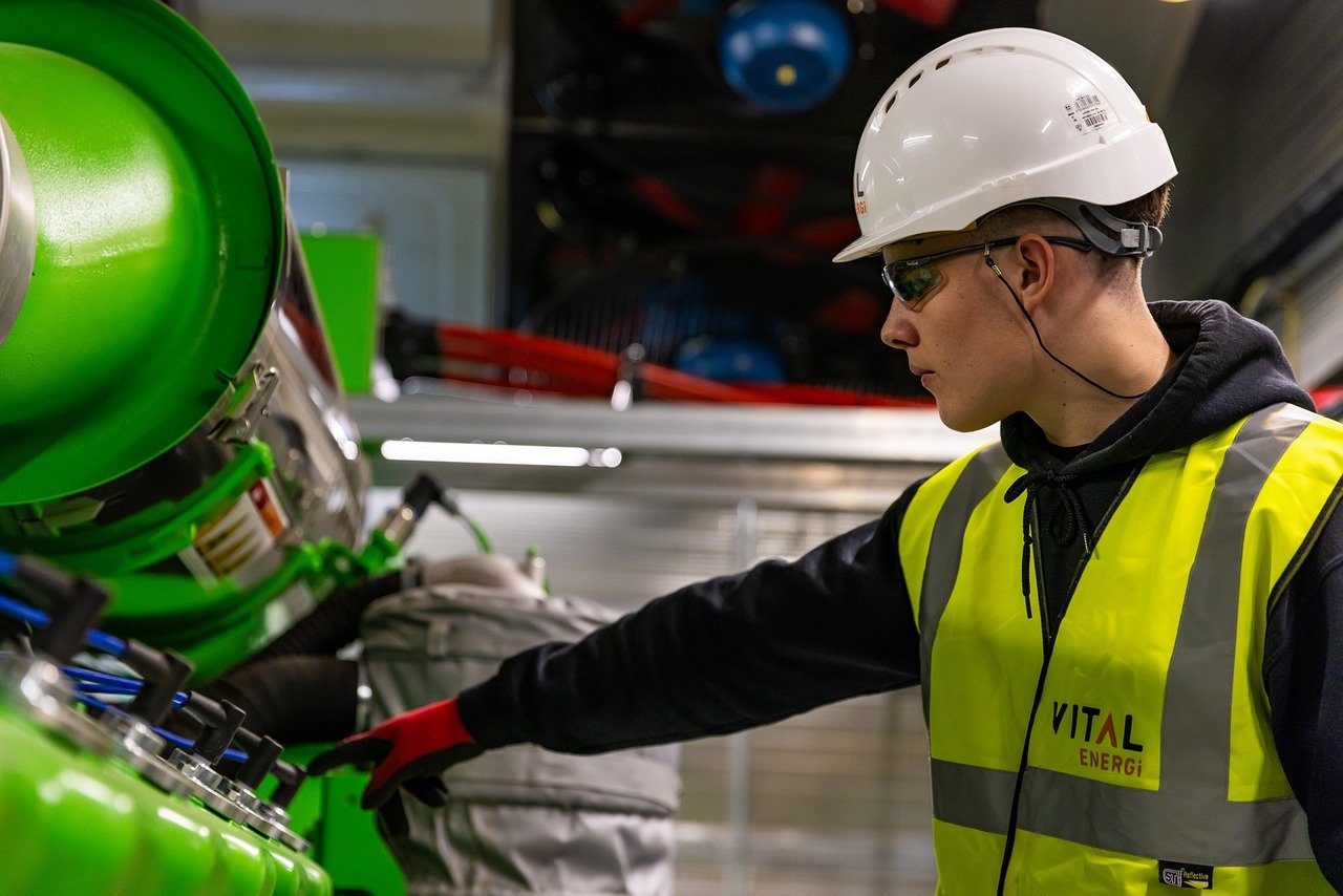 Service engineer management software for service-engineers